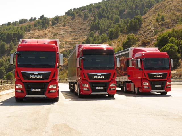En aplicaciones ruteras con 40 toneladas de peso total MAN ofrece sus motores D 38 Euro 6 de 520 y 560 CV.
